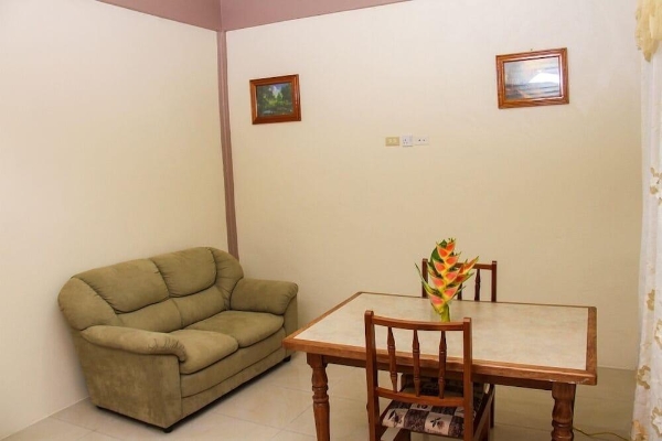 Hotel Iso's Bed & Breakfast (Glanvillia)